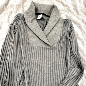 Nike Yoga Luxe Gray Ribbed Woman's Sweater -- Single Wear -- Size XS